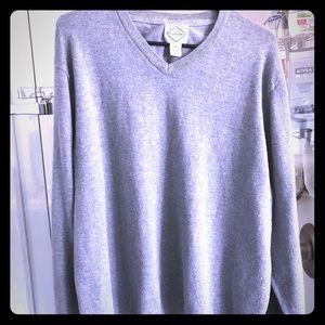 St. John Bay Men’s Size 2XL gray V neck pullover.